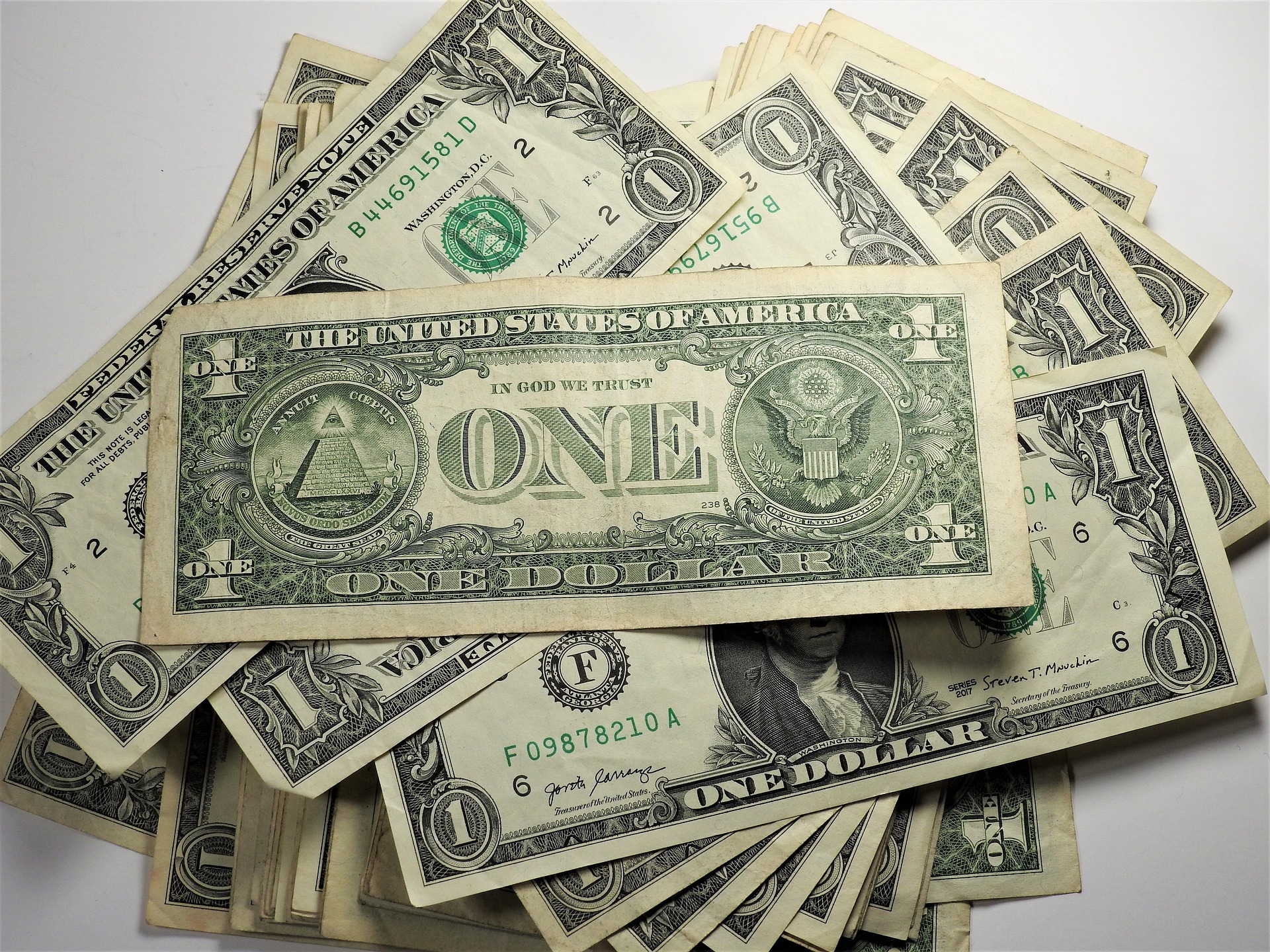 should you tip house cleaners